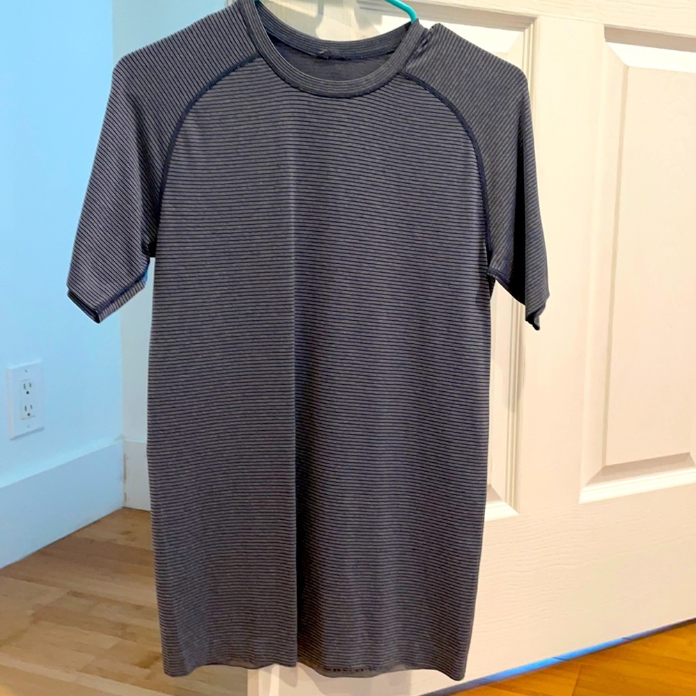 Men’s Lululemon Shirt Xsmall
